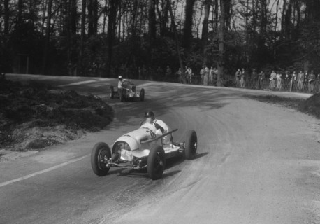Riley of Hector Dobbs leading the MG Q type of Kenneth Evans, Donington Park, Leicestershire, 1935. Artist: Bill Brunell.
