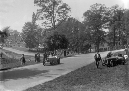 MG J2 passing the crashed Austin 7 of B Sparrow, Donington Park Race Meeting, Leicestershire, 1933. Artist: Bill Brunell.