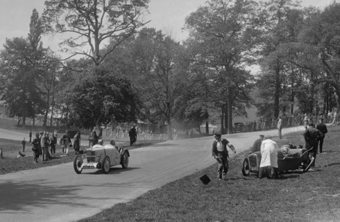 MG J2 passing the crashed Austin 7 of B Sparrow, Donington Park Race Meeting, Leicestershire, 1933. Artist: Bill Brunell.