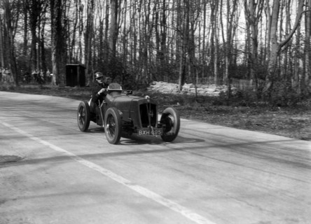 Ian Connell's Vale Special racing at Donington Park, Leicestershire, 1935. Artist: Bill Brunell.