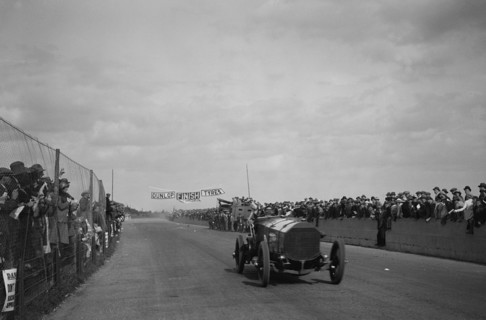 Count Louis Zborowski driving Chitty Bang Bang 1 to win the Southsea Speed Carnival, 1922. Artist: Bill Brunell.