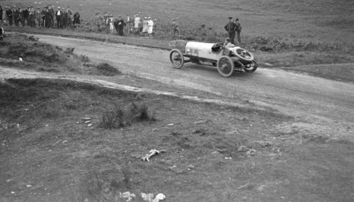 Bertie Kensington Moir's Bentley stripped 2-seater, Caerphilly Hillclimb, Wales, 1923. Artist: Bill Brunell.