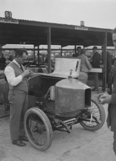 Douglas racing car of SL Bailey at the JCC 200 Mile Race, Brooklands, Surrey, 1921. Artist: Bill Brunell.