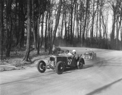 Frazer-Nash of PF Jucker leading J Eason-Gibson's Riley Brooklands, Donington Park, 1933. Artist: Bill Brunell.
