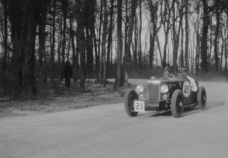 Ron Horton's MG Magnette K3 at Coppice Corner, Donington Park, Leicestershire, 1933. Artist: Bill Brunell.