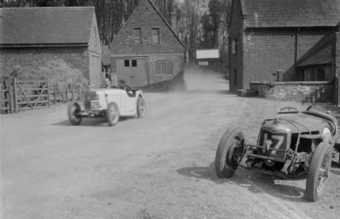 Singer of JR Baker and Riley Brooklands of CA Richardson, Donington Park, Leicestershire, 1933. Artist: Bill Brunell.