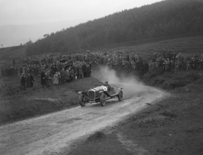 Straker-Squire of Bertie Kensington Moir competing in the Caerphilly Hillclimb, Wales, 1922. Artist: Bill Brunell.