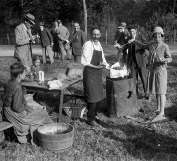 Picnic at Boulogne Motor Week, France, 1928. Artist: Bill Brunell.