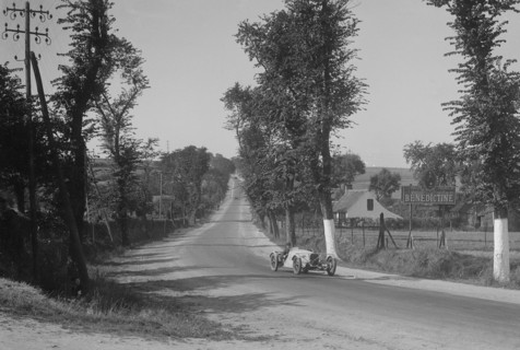 Lombard competing at the Boulogne Motor Week, France, 1928. Artist: Bill Brunell.