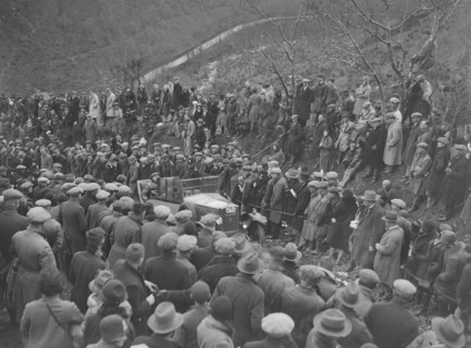 Bayliss-Thomas of WJ Haward competing in the MCC Lands End Trial, Beggars Roost, Exmoor, 1930. Artist: Bill Brunell.