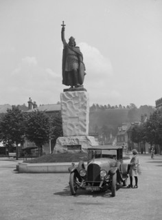 Bentley EXP3  in front of the statue of King Alfred, High Street, Winchester, Hampshire, c1920s. Artist: Bill Brunell.