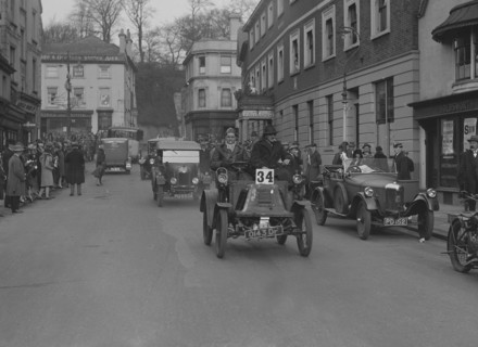 1902 Renault of W Vincent taking part in the London-Brighton Run, Reigate, Surrey, 1928. Artist: Bill Brunell.
