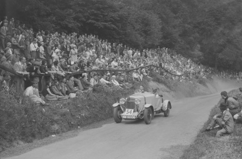 Vauxhall 30/98 competing in the MAC Shelsley Walsh Hill Climb, Worcestershire, 1932. Artist: Bill Brunell.