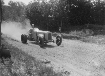 Frazer-Nash of RGJ Nash competing in the BOC Hill Climb, Chalfont St Peter, Buckinghamshire, 1932. Artist: Bill Brunell.