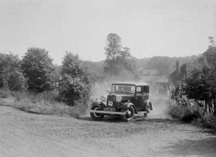 Studebaker of JS Steele competing in the BOC Hill Climb, Chalfont St Peter, Buckinghamshire, 1932. Artist: Bill Brunell.