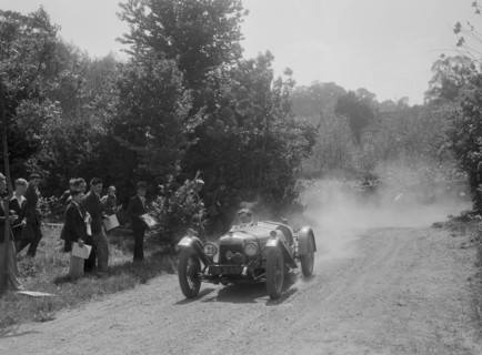 Riley 9 Brooklands of Peter Whitehead, BOC Hill Climb, Chalfont St Peter, Buckinghamshire, 1932. Artist: Bill Brunell.