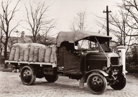 Open-backed lorry, 1919. Artist: Unknown