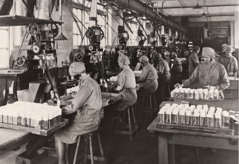 Women packing Rowntree?s Elect Cocoa, York, Yorkshire, 1929. Artist: Unknown