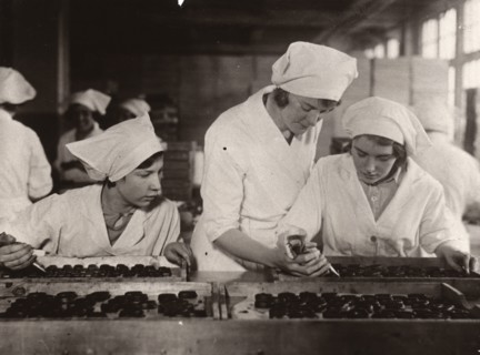 A girl is taught how to hand-pipe chocolates, Rowntree factory, York, Yorkshire, 1933. Artist: Unknown