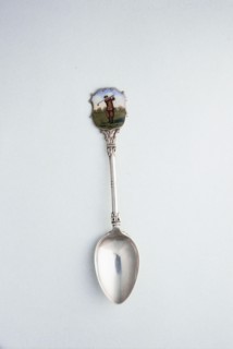 Silver spoon with enamelled shield with golfing theme, London, 1918. Artist: Unknown