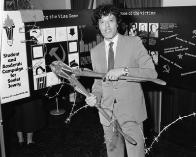 Tom Stoppard (1937-), British Playwright, opening an exhibition for Soviet Jewry. Artist: Sidney Harris