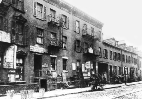 Jewish slum on East Broadway, New York, USA, c1900. Artist: Unknown