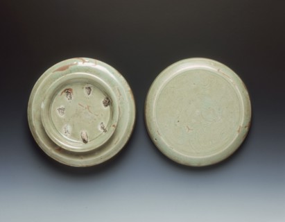 Yue celadon covered box, Five Dynasties-early Northern Song dynasty, China, 10th century. Artist: Unknown