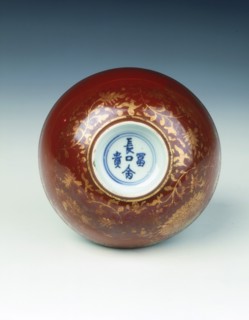 Iron red kinrande bowl with gilt floral design, Ming dynasty, China, mid 16th century. Artist: Unknown