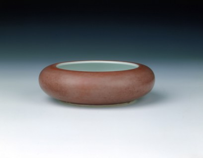 Brushwasher with peach bloom glaze, late Kangxi period, Qing dynasty, China, 1700-1722. Artist: Unknown