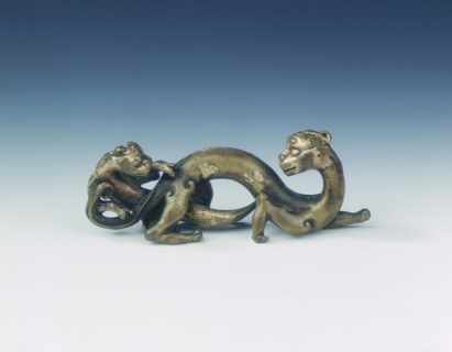 Gold encrusted and gilt bronze brush rest, Qianlong period, Qing dynasty, China, 1736-1795. Artist: Unknown
