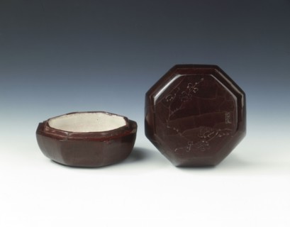 Yixing pottery seal box covered with lacquer, Qing dynasty, China, early 19th century. Artist: Unknown