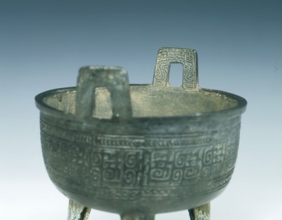Round bronze ding, Southern China, 771 BC-475 BC. Artist: Unknown