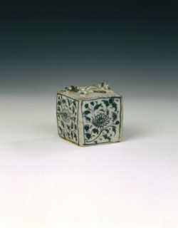 Blue and white jarlet with chrysanthemums and salamanders, China, 1300-1368. Artist: Unknown