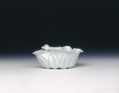 Qingbai lotus petal water dropper with crab, Yuan-early Ming dynasty, China, 14th century. Artist: Unknown