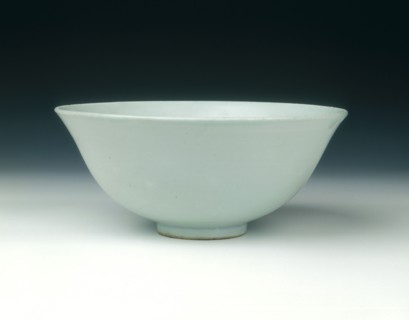 Shufu bowl with peacock amid scrolling peonies, early Ming dynasty, Hongwu period, China, 1368-1398. Artist: Unknown
