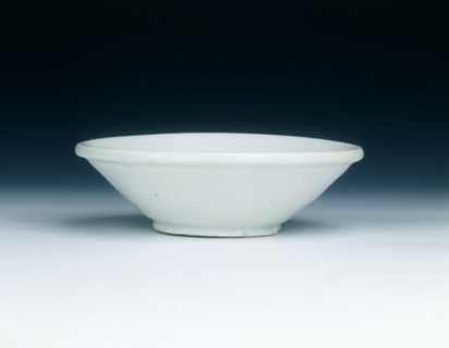 White Ding bi-foot bowl, Tang dynasty, China, 9th century. Artist: Unknown