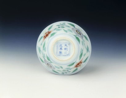 Doucai cup with peonies, Qing dynasty, late Kangxi period, China, 1700-1722. Artist: Unknown