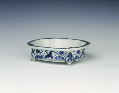 Blue and white narcissus bowl, Ming dynasty, China, 1575-1599. Artist: Unknown