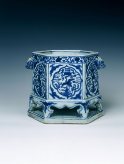 Hexagonal basin with cranes and bagua, Ming dynasty, Wanli period, China, 1572-1620. Artist: Unknown