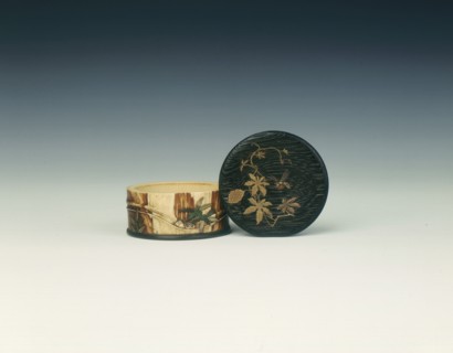 Lacquered wood and ivory Shibayama circular box, late Edo period, Japan, early 19th century. Artist: Unknown