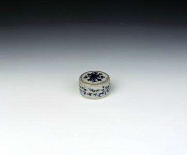 Blue and white straight-sided covered box with lotus, Chu Dau kiln, Vietnam, mid 15th century. Artist: Unknown