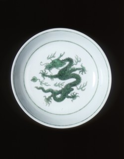 Green imperial dragon dish with anhua waves, Kangxi period, Qing dynasty, China, 1662-1722. Artist: Unknown