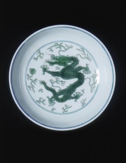Green glazed imperial dragon dish, Qianlong period, Qing dynasty, China, 1736-1795. Artist: Unknown