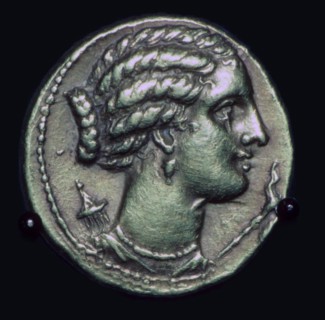 Gold half-stater of Pyrrhus of Epirus, 3rd century BC. Creator: Unknown.