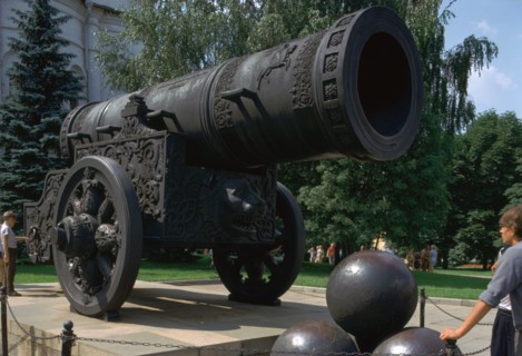The Tsar's Cannon, the largest cannon in the world. Artist: Unknown