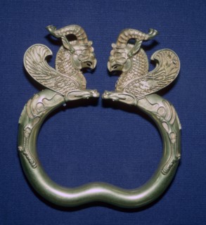 Griffin-headed Armlet. Artist: Unknown
