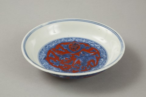Red clobbered blue and white saucer with stork, phoenix and dragons, Jiajing (1522-1566). Artist: Unknown.