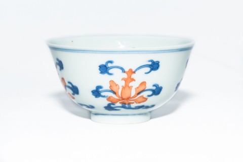 Blue and white cup with red enamel, 1908. Artist: Unknown.