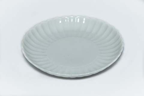 White chrysanthemum dish, 18th century. Artist: Unknown.
