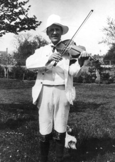 William Nathan Wells playing the fiddle, Oxfordshire, Whit Monday, 5 June 1911.  Artist: Cecil Sharp
